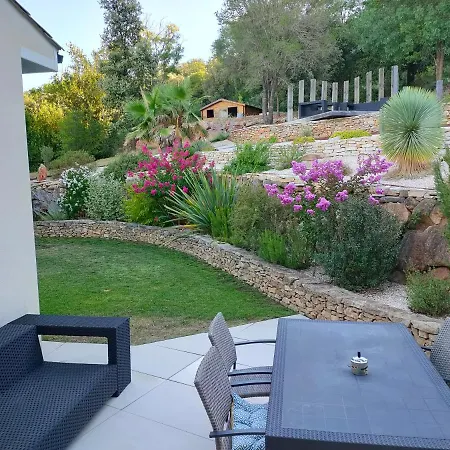 Contemporaine Avec Jacuzzi Et Vue Imprenable Villa