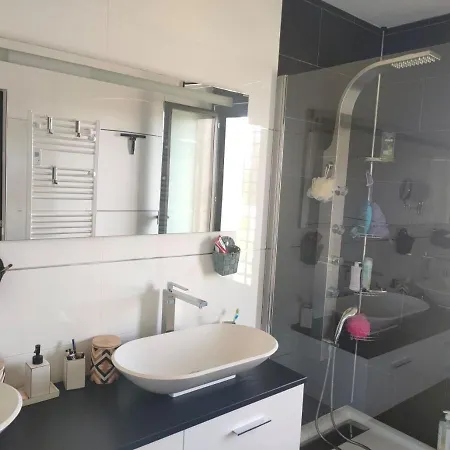 Contemporaine Avec Vue Imprenable Et Jacuzzi Villa