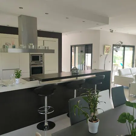 Contemporaine Avec Jacuzzi Et Vue Imprenable *